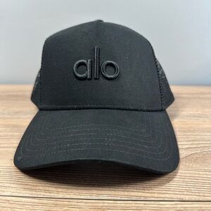 Alo Yoga Hat Cap SnapBack One Size black Trucker Mesh Embroidered